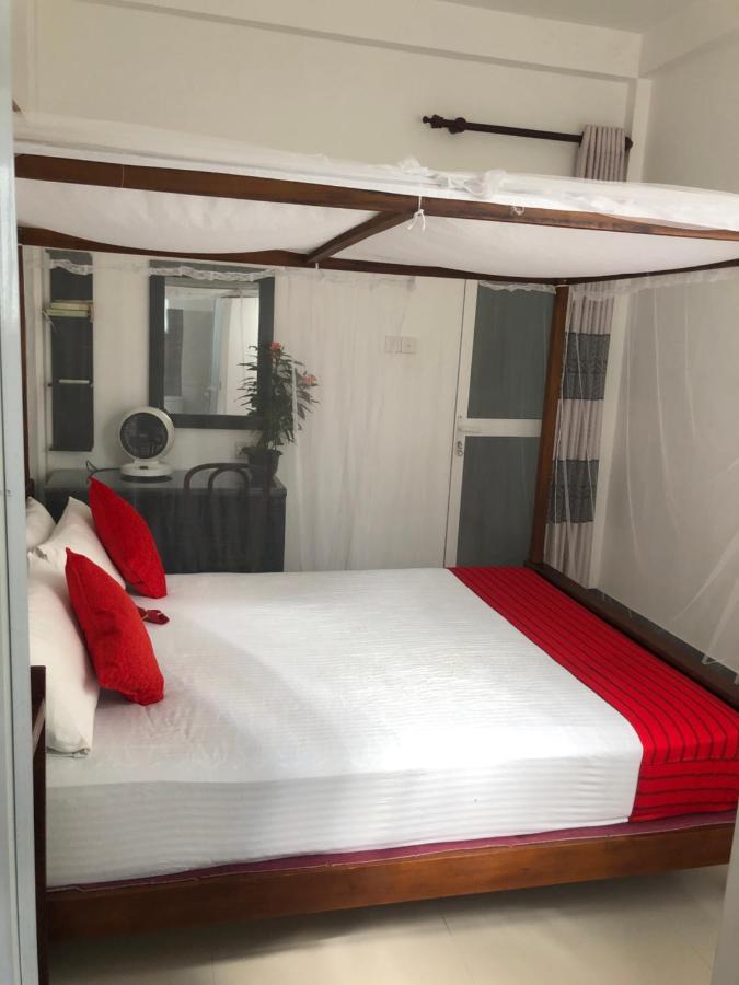 Отель Hiriketiya New Radiant House Диквелла Экстерьер фото